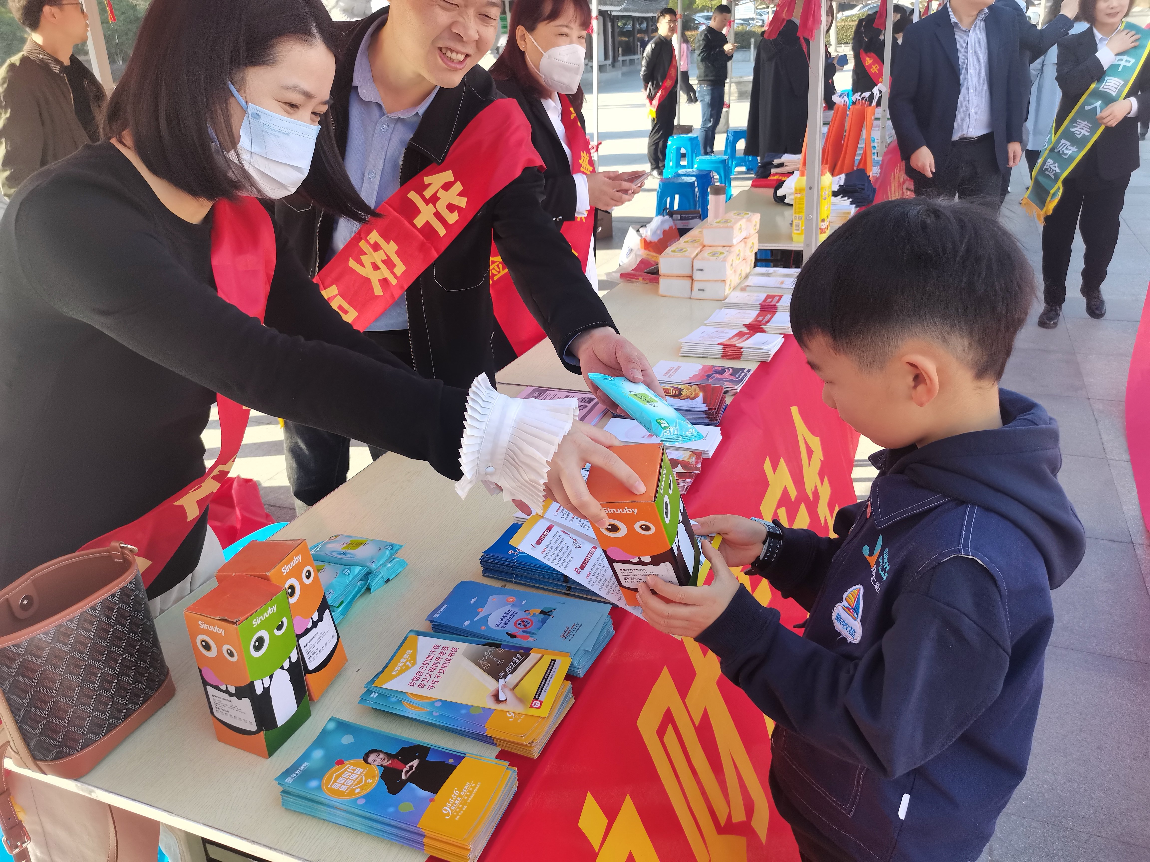 “高返佣”保险成电诈洗钱工具,三名保险业务员获刑 保险机构应当吸取什么教训?