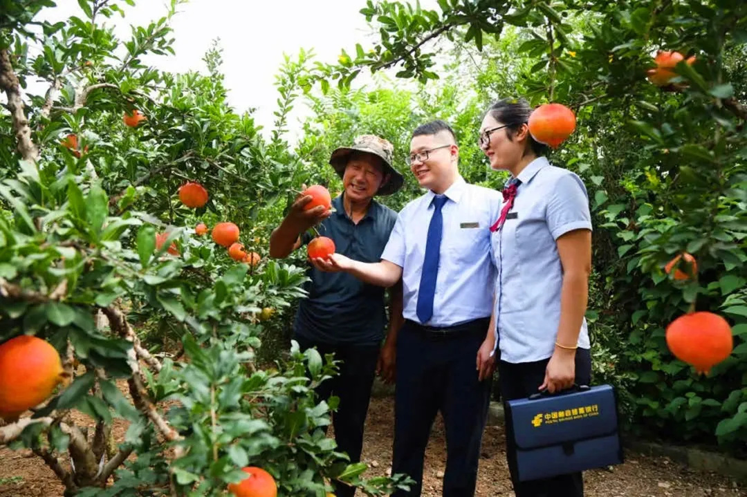 银行保险绿色金融高质量发展“施工图”出炉 银行机构要加大信贷供给,开发特色绿色金融产品服务;保险公司要加强保险资金运用,参与绿色项目投资