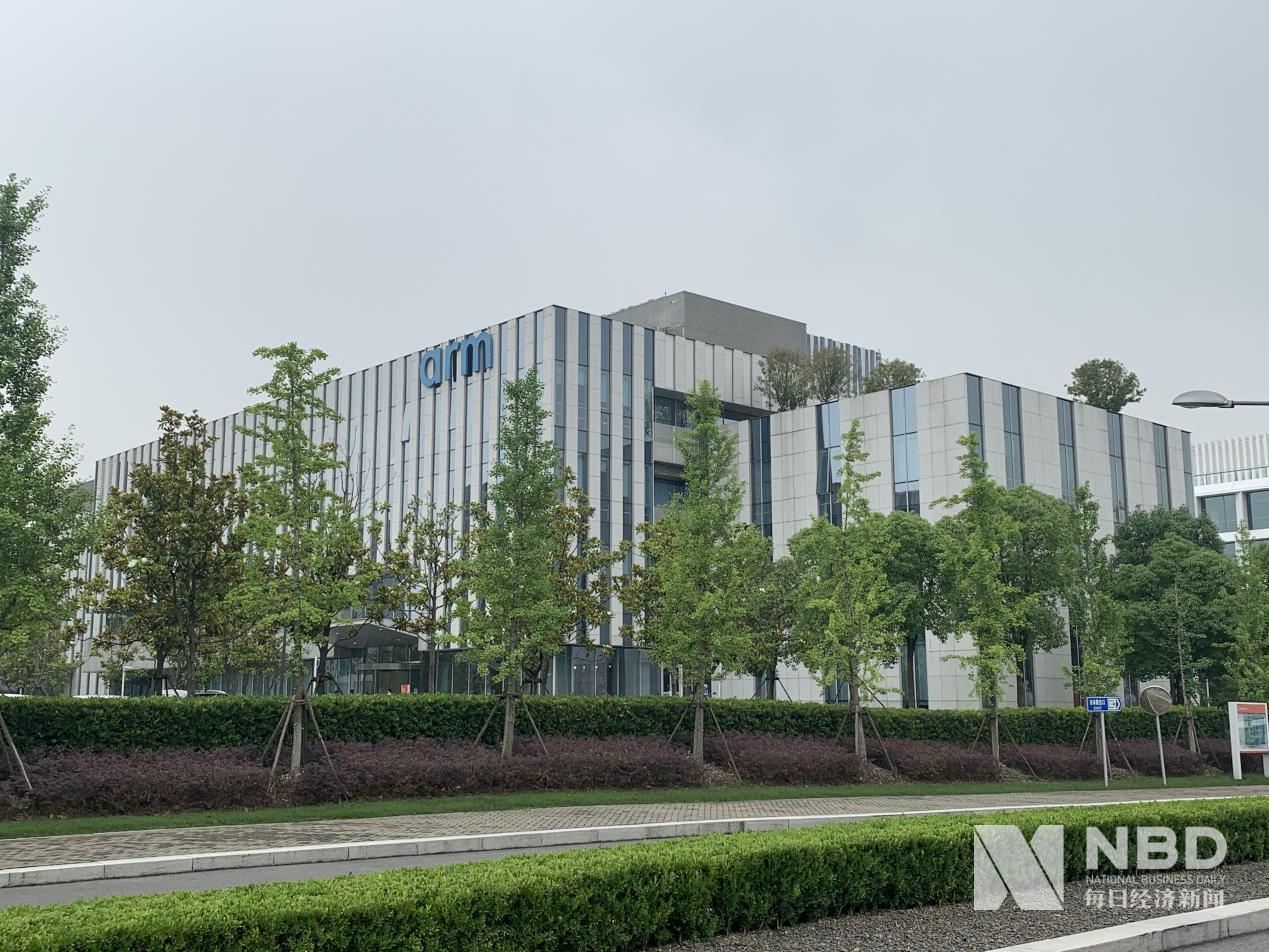 友邦保险换帅：董事会主席谢仕荣9月30日退任，杜嘉祺“回归”接任