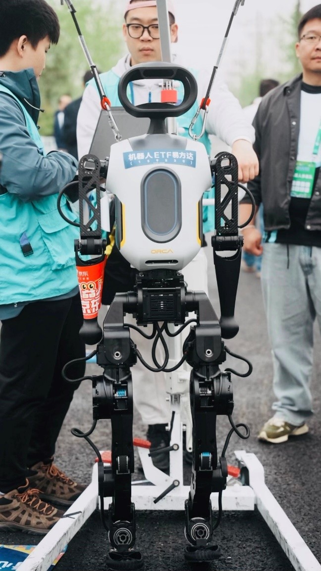 机器人概念股高开高走，机器人ETF易方达（159530）全天净申购达4400万份