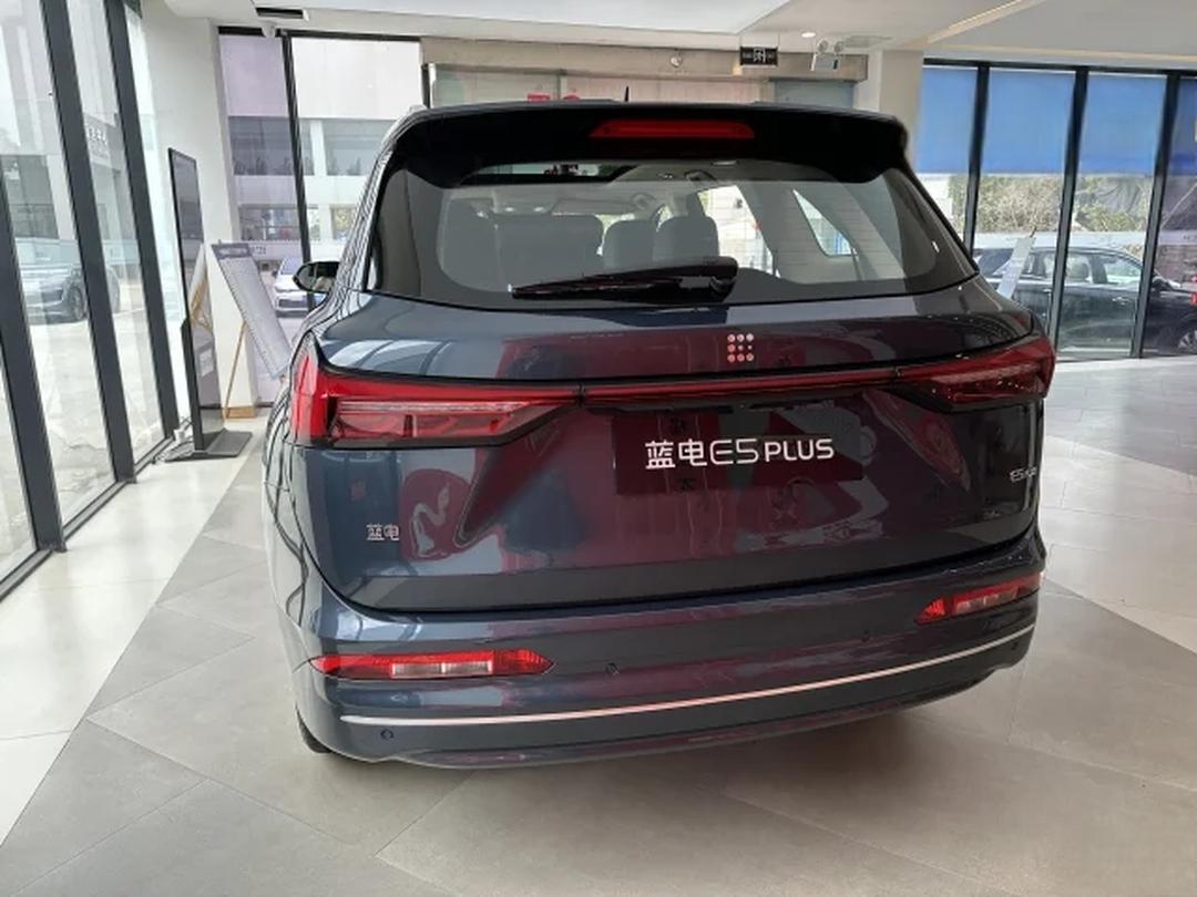 赛力斯高层答疑问界“单飞”：含华量、品质不会降，将推出MPV轿车