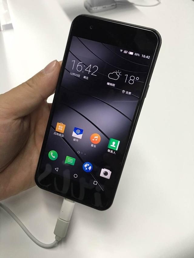 国产旗舰手机又被苹果搅局?
