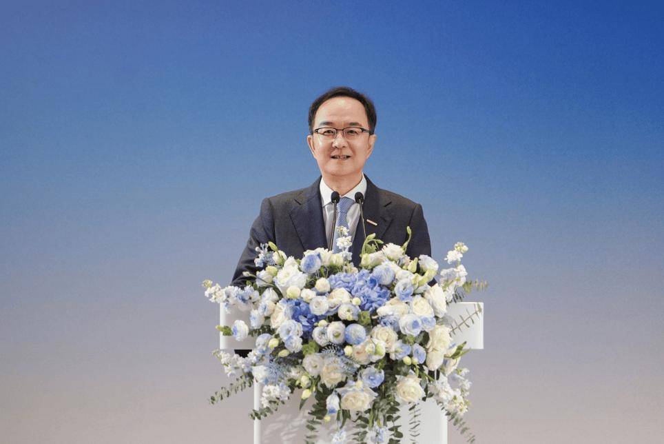 拉吉利“入伙”做换电，李斌为蔚来“攒”新局