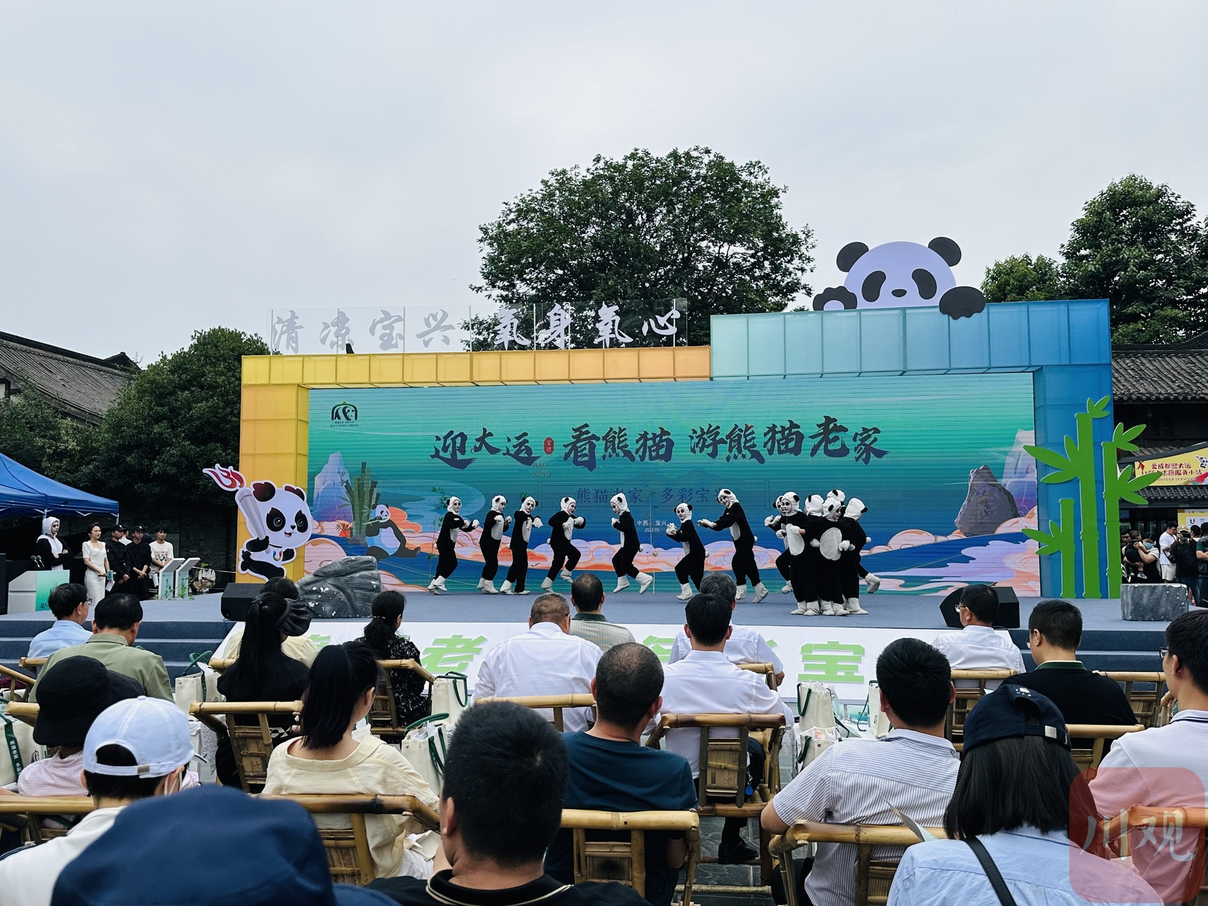宽窄巷子来了“新同事”：智元X2三岗覆盖，文旅机器人走向常态化运营